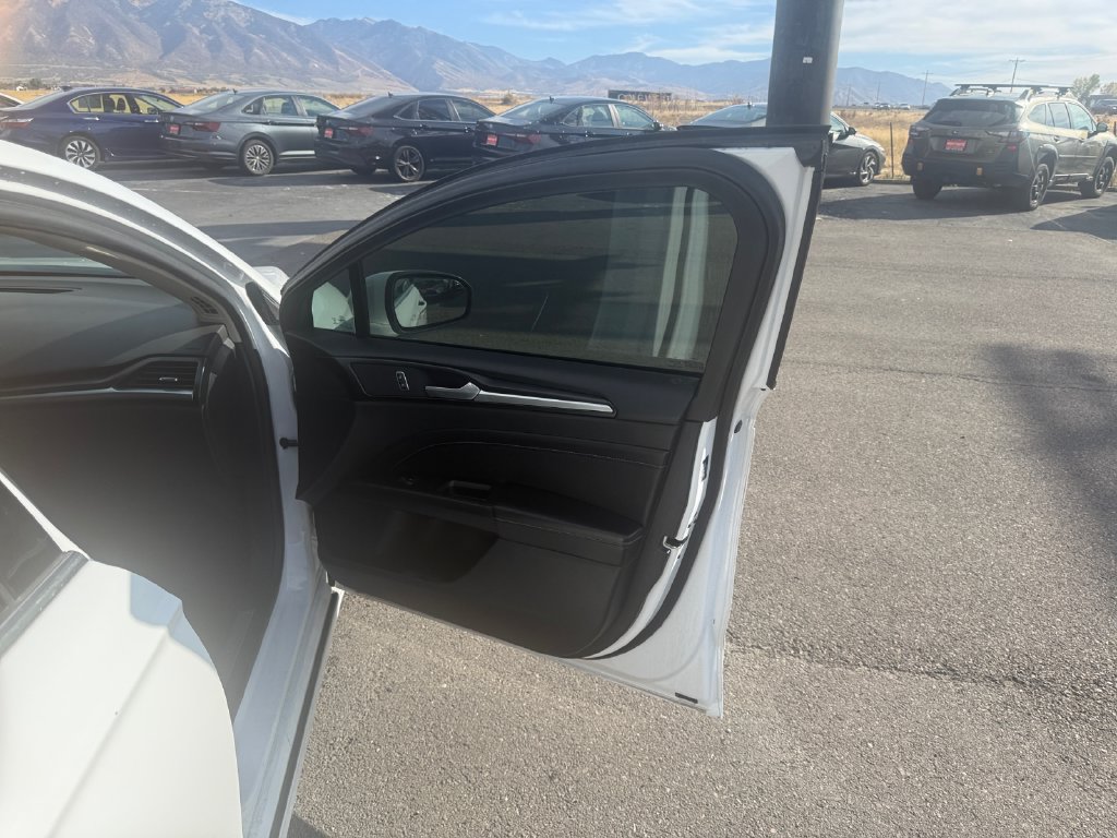 Used 2020 Ford Fusion Titanium AWD/4WD image 23