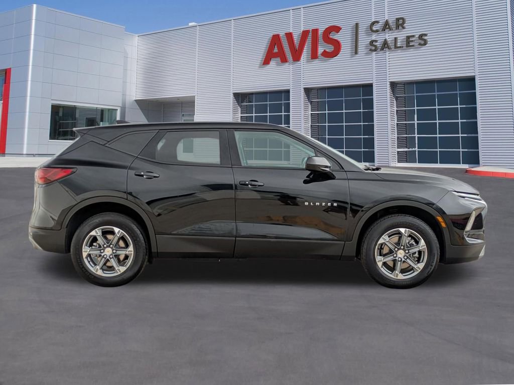 Used 2025 Chevrolet Blazer LT AWD/4WD image 5