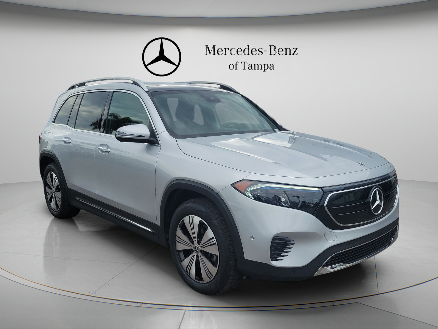 Certified 2023 Mercedes-Benz EQB 300 4MATIC image 4