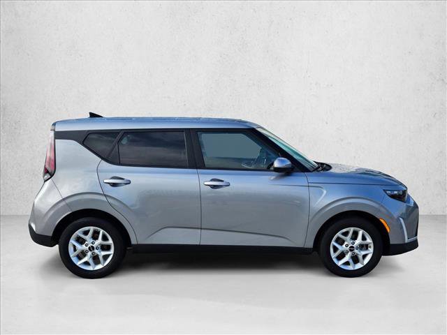 Used 2025 Kia Soul LX w/ LX Technology Package image 4