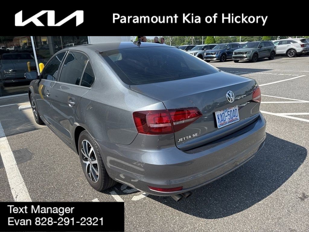 Used 2017 Volkswagen Jetta SE FWD image 3