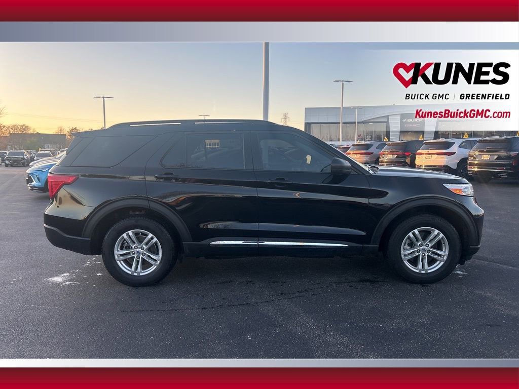 Used 2023 Ford Explorer XLT image 4