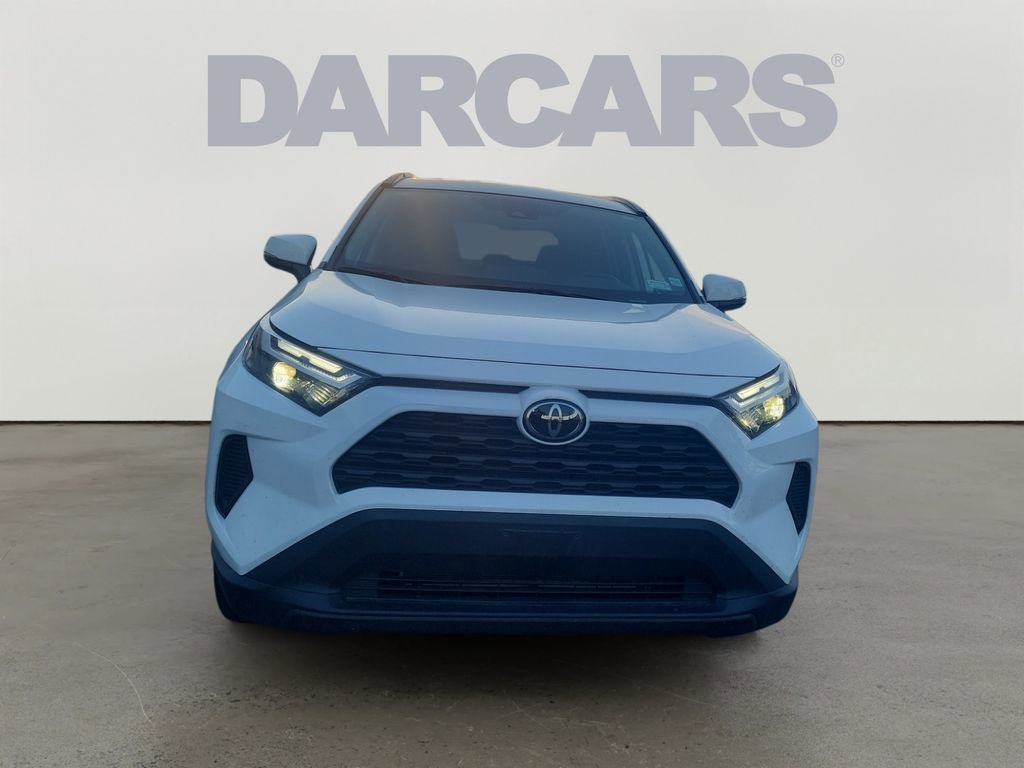 Used 2025 Toyota RAV4 XLE AWD/4WD image 2