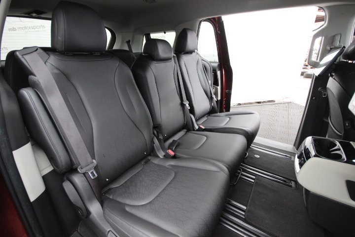 Used 2022 Kia Carnival SX image 30