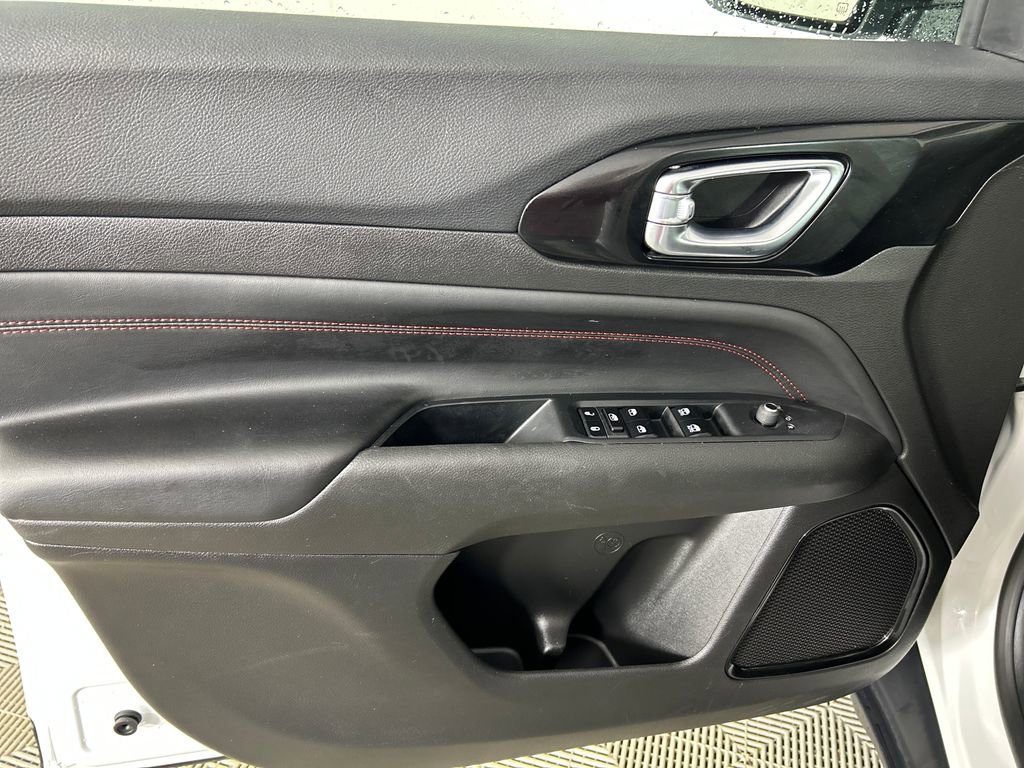 Used 2025 Jeep Compass Trailhawk AWD/4WD image 11