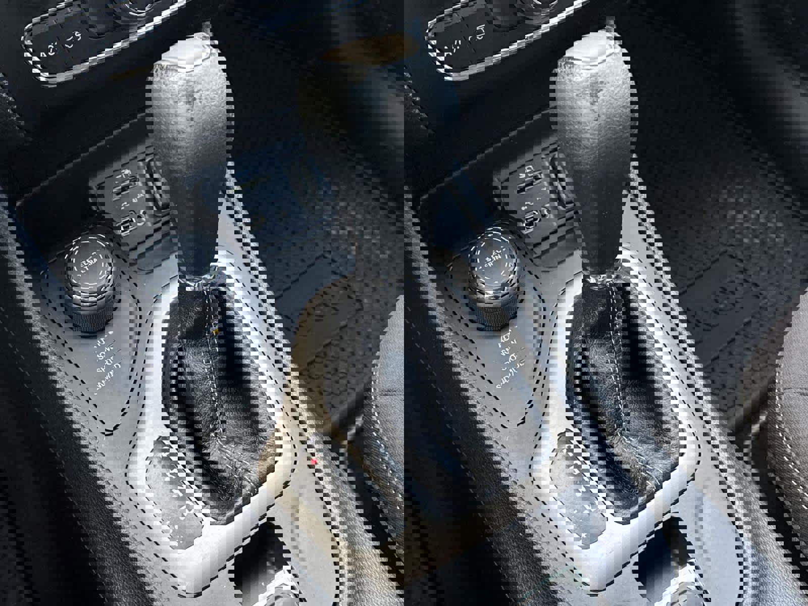 Used 2016 Jeep Cherokee Latitude w/ Cold Weather Group image 28