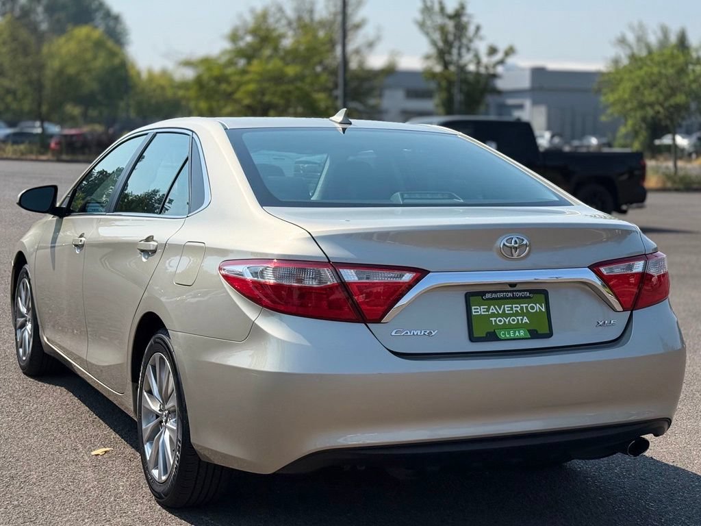 Used 2016 Toyota Camry XLE w/ Moonroof Package FWD image 3