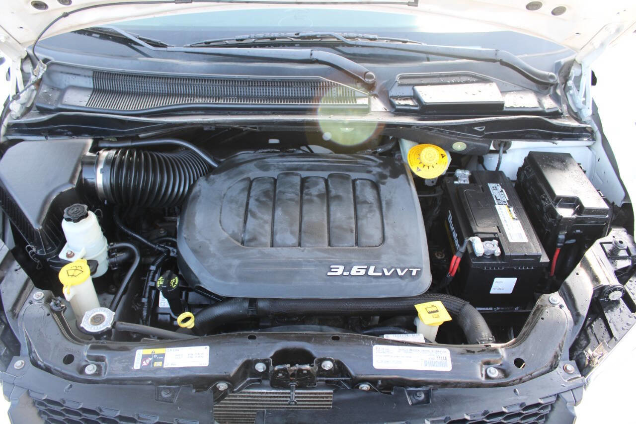 Used 2015 RAM C/V Tradesman image 14