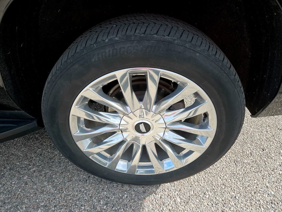 Used 2023 Cadillac Escalade ESV Premium Luxury AWD/4WD image 37