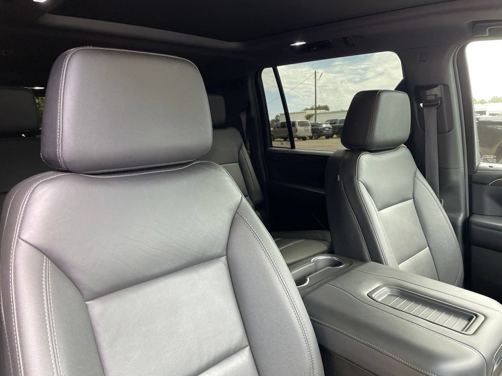 Used 2024 Chevrolet Suburban Z71 w/ Luxury Package AWD/4WD image 43