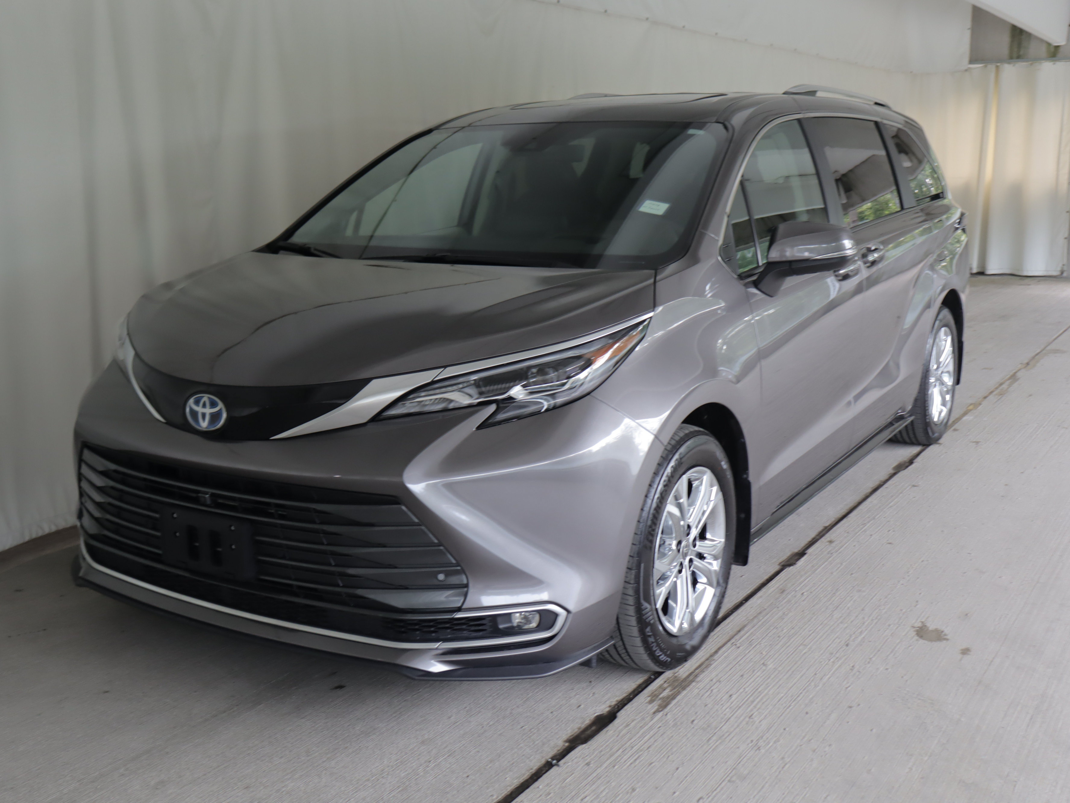 Used 2024 Toyota Sienna Platinum AWD/4WD image 24
