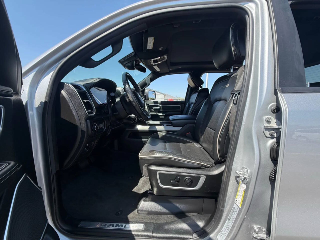 Used 2020 RAM 1500 Laramie AWD/4WD image 14
