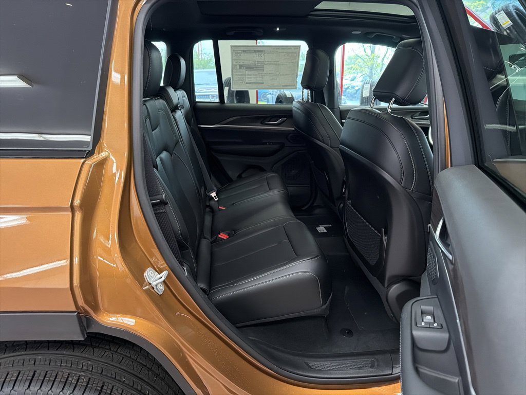 New 2026 Jeep Grand Cherokee Limited w/ Limited Altitude Package AWD/4WD image 25