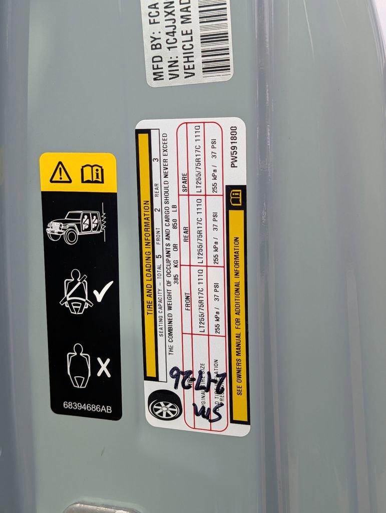 Used 2023 Jeep Wrangler Unlimited w/ Cold Weather Group image 7