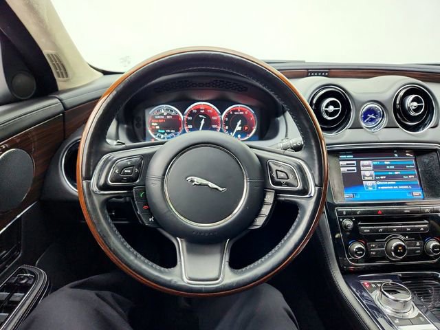 Used 2012 Jaguar XJ L image 21