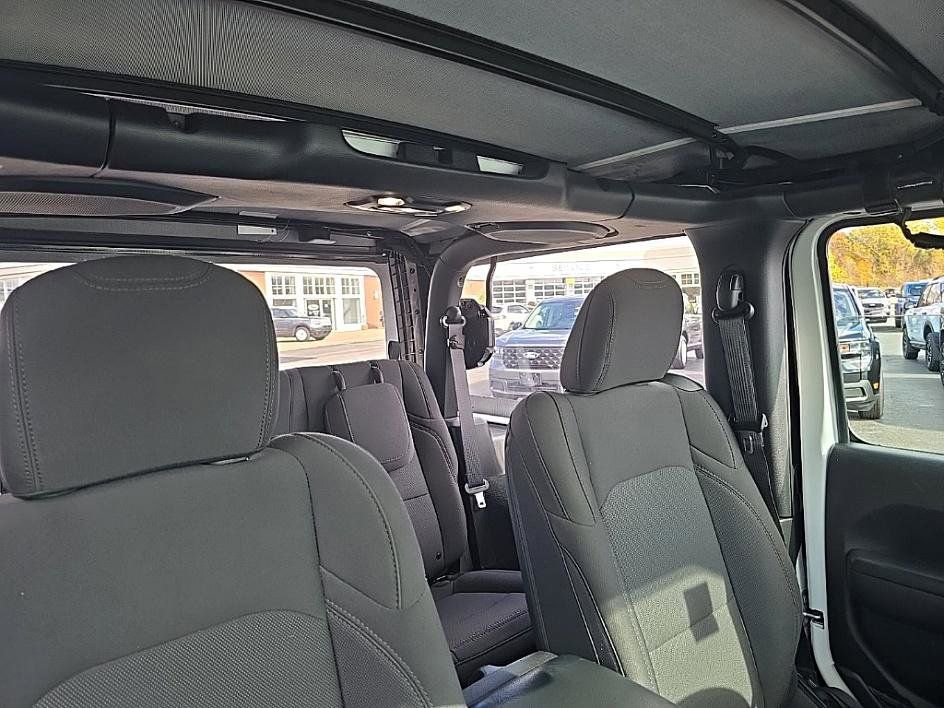 Used 2022 Jeep Wrangler Sport image 34