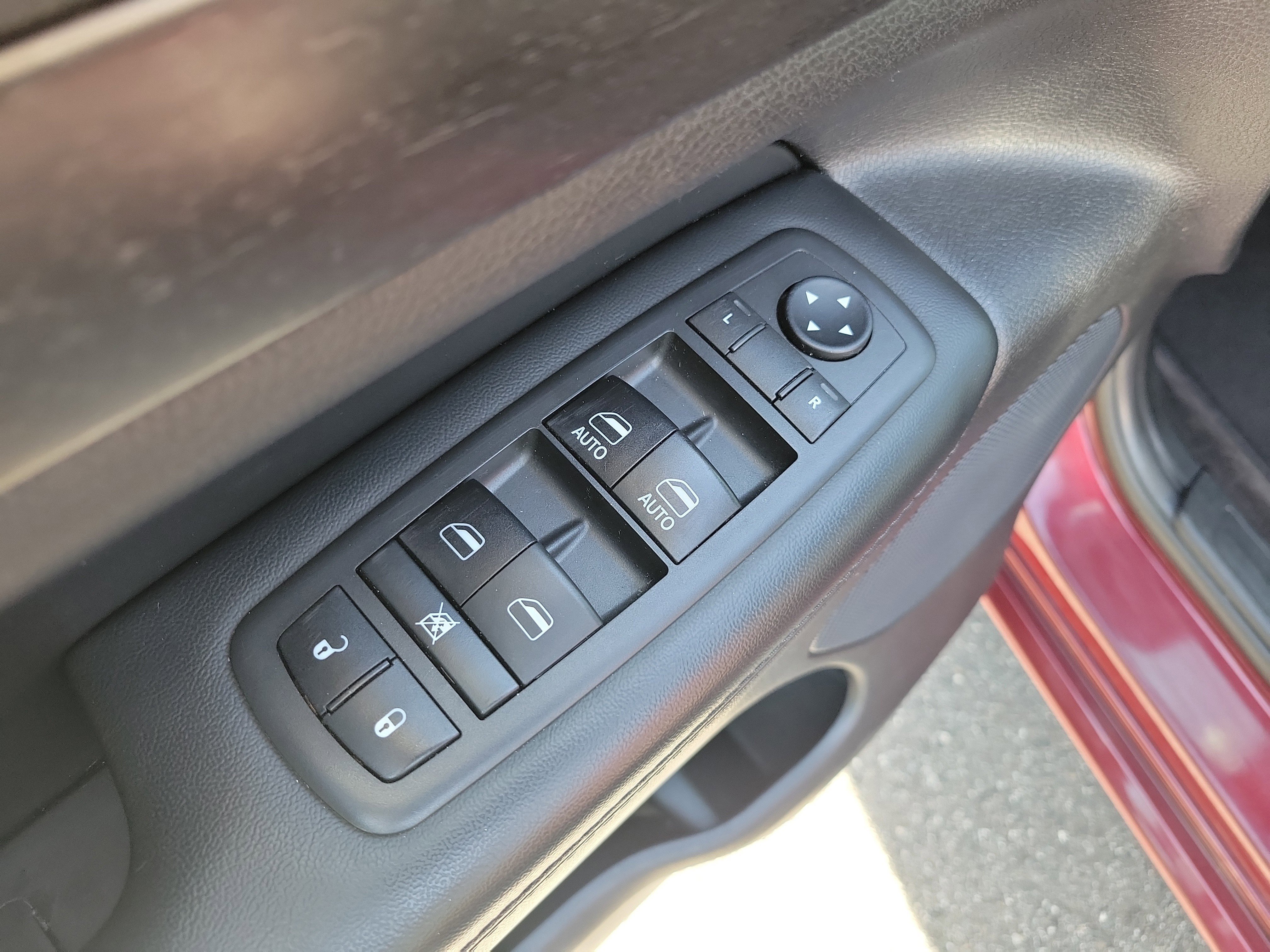 Used 2018 Jeep Grand Cherokee Altitude AWD/4WD image 20