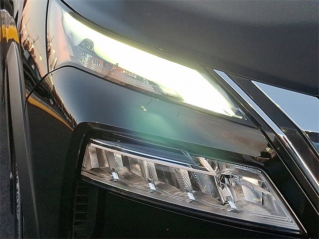 Used 2023 Nissan Rogue SV image 13