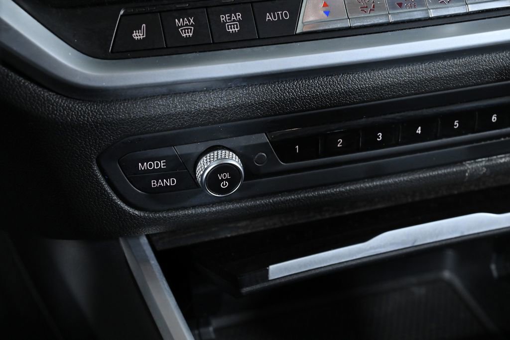 Used 2019 BMW 330i xDrive Sedan w/ Driving Assistance Package image 21