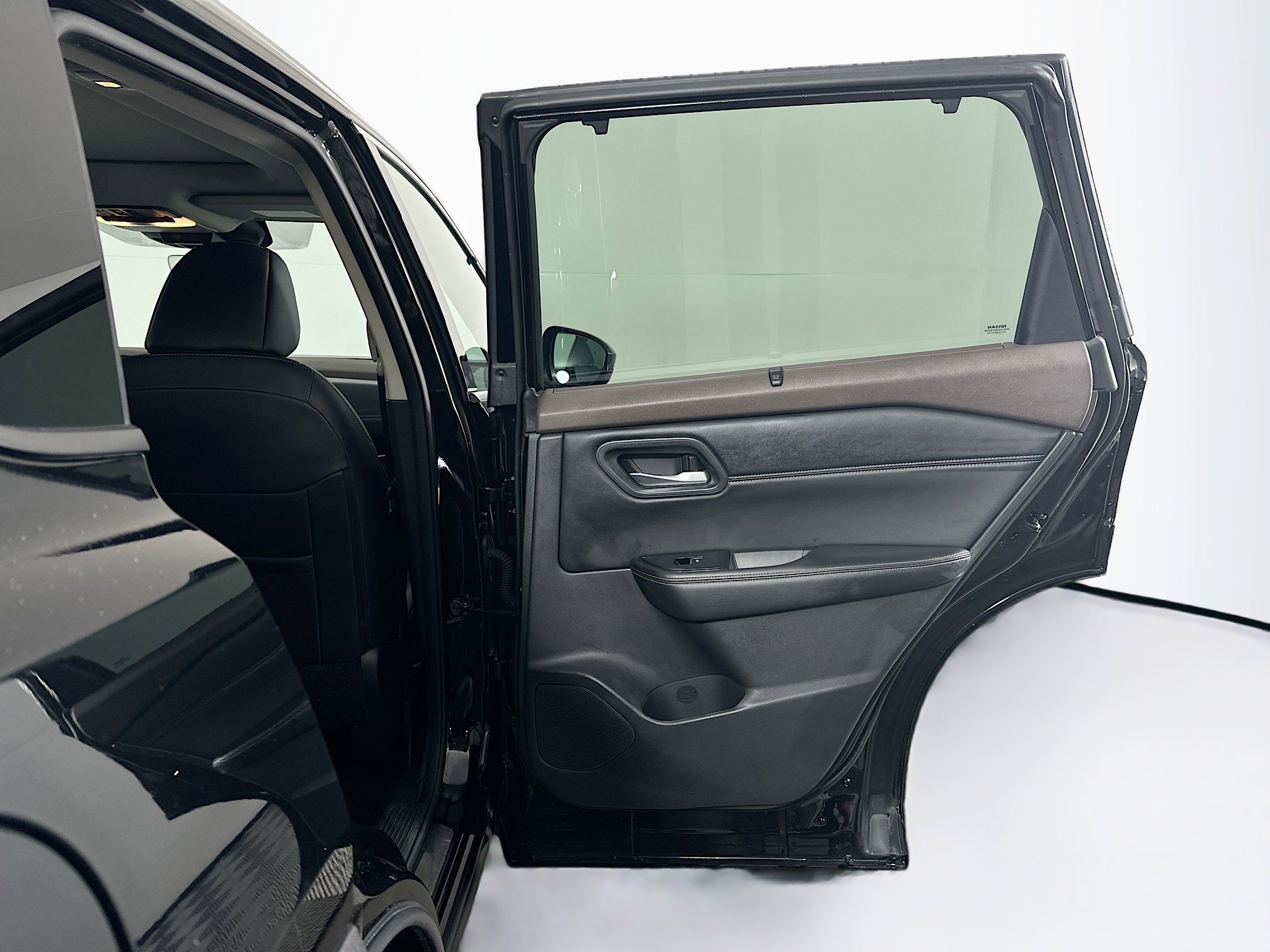 Used 2023 Nissan Rogue SL w/ SL Premium Package image 30