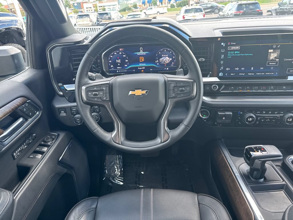 Used 2025 Chevrolet Silverado 1500 High Country w/ High Country Premium Package AWD/4WD image 13