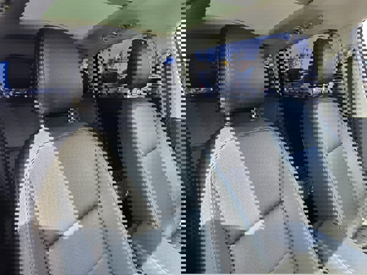 Used 2020 Volkswagen Tiguan SE w/ Panoramic Sunroof Package image 11