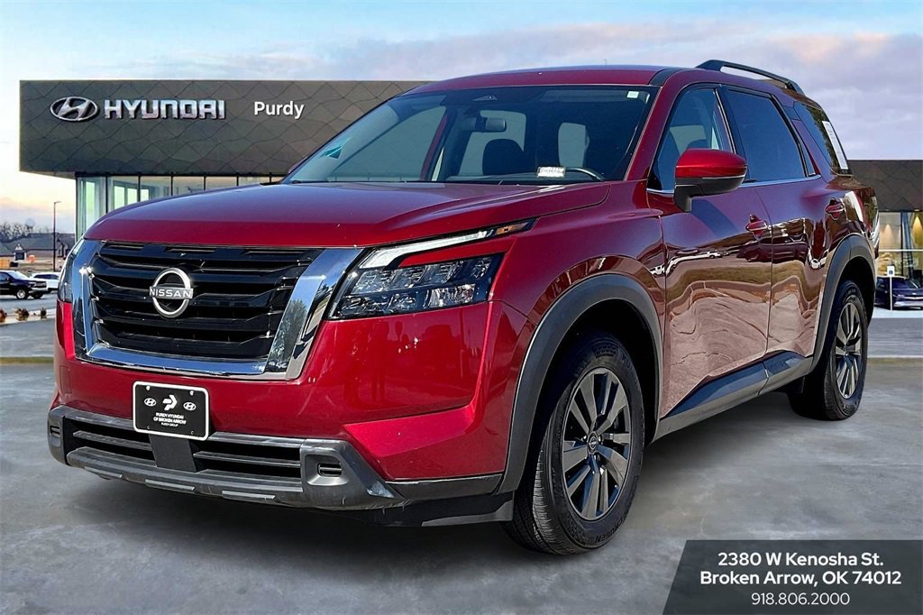 Used 2024 Nissan Pathfinder SV