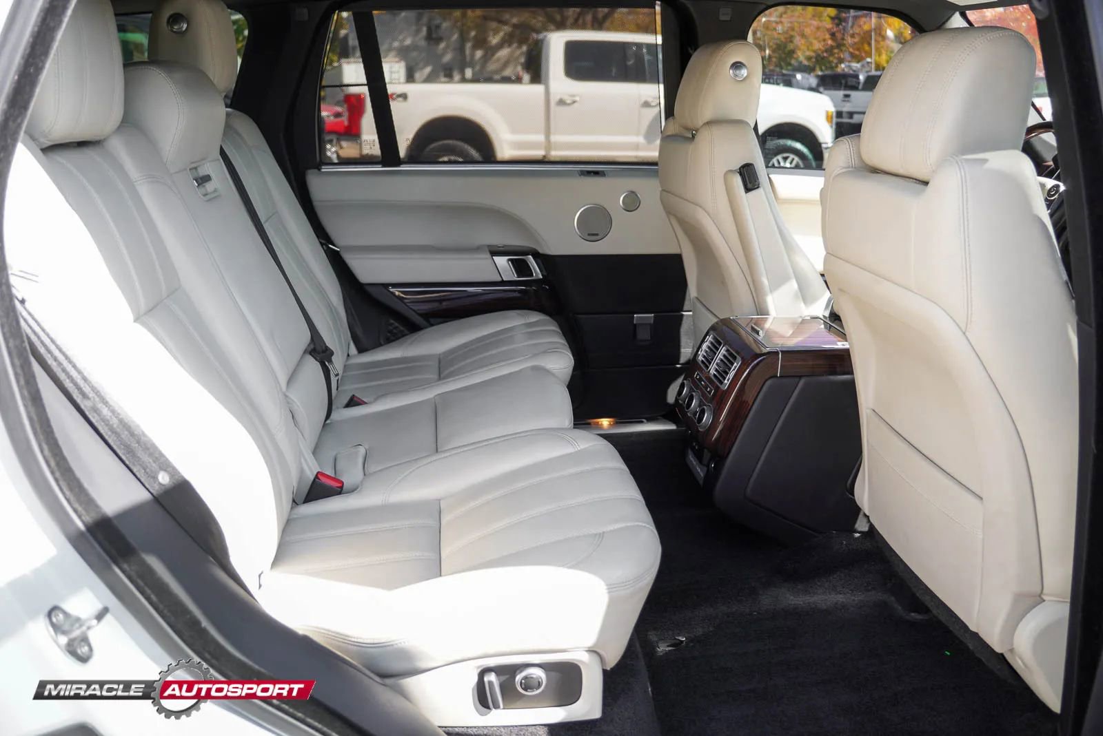 Used 2017 Land Rover Range Rover Long Wheelbase Supercharged image 38