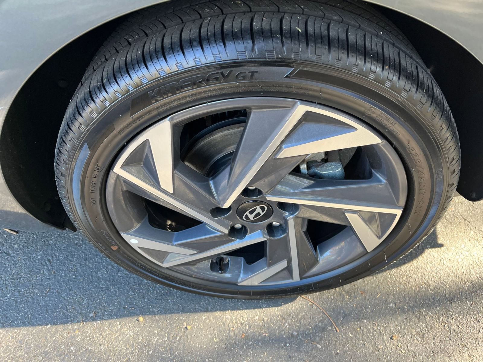 Used 2025 Hyundai Elantra Limited image 29