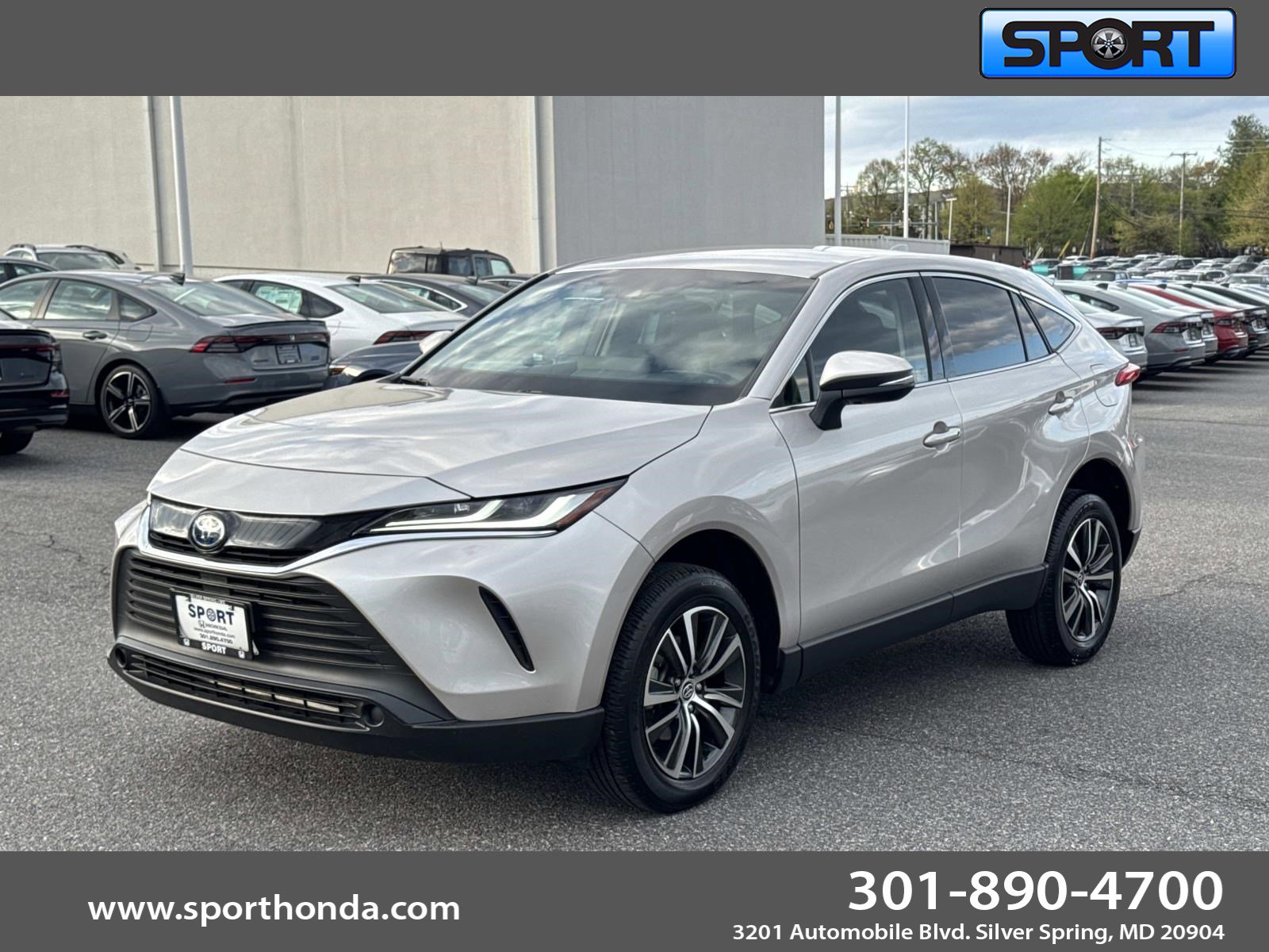 Used 2024 Toyota Venza LE image 1