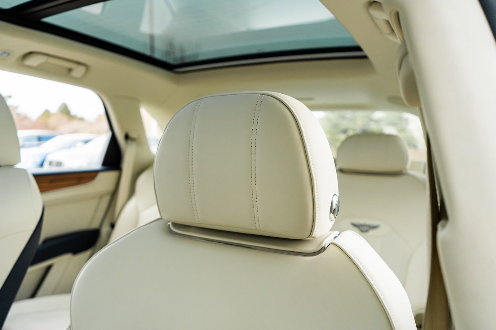 Used 2022 Bentley Bentayga image 29