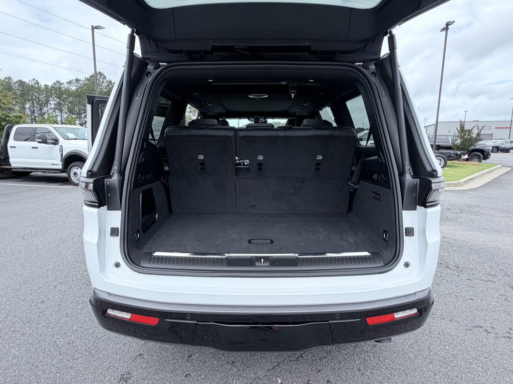 New 2026 Jeep Grand Wagoneer Summit AWD/4WD image 9