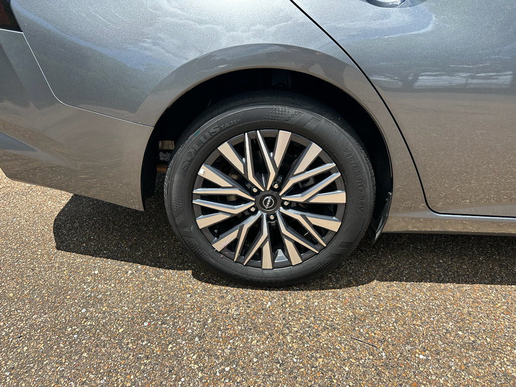 Used 2025 Nissan Altima 2.5 SV FWD image 5