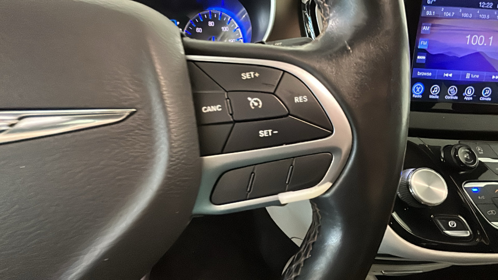 Used 2017 Chrysler Pacifica Touring-L FWD image 21