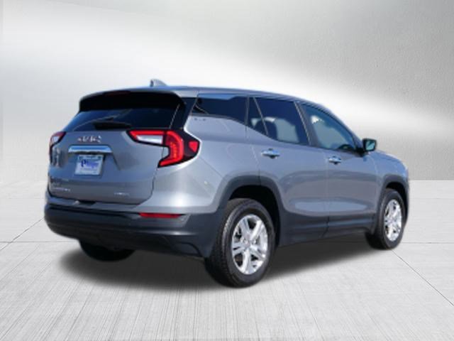 Used 2024 GMC Terrain SLE image 3