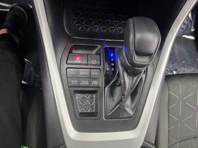 Used 2022 Toyota RAV4 XLE image 19