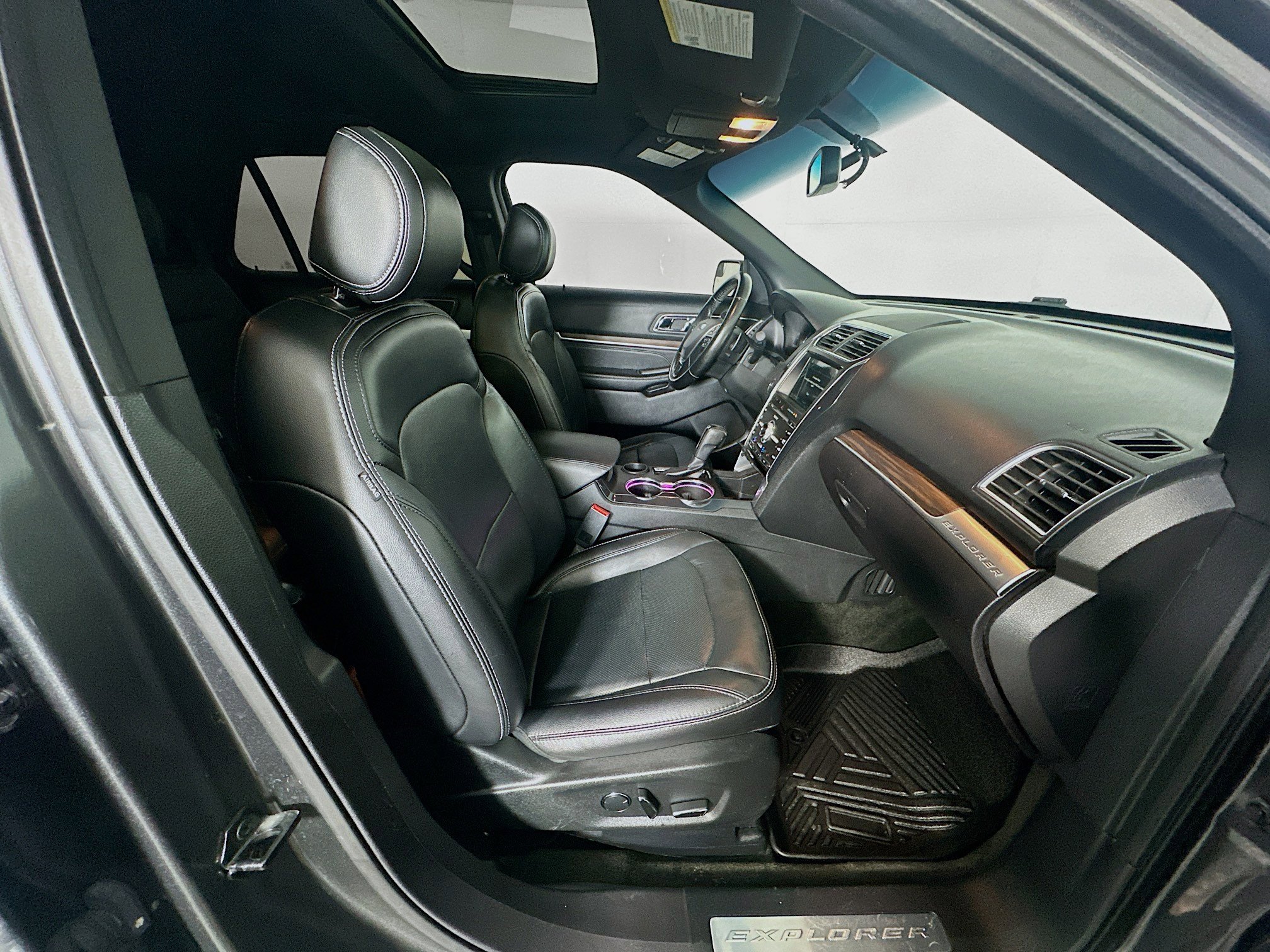 Used 2017 Ford Explorer Limited image 33