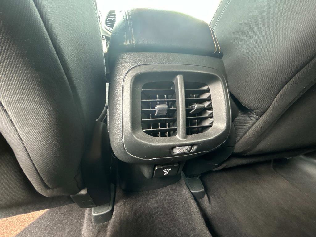 Used 2016 Jeep Cherokee Latitude image 11