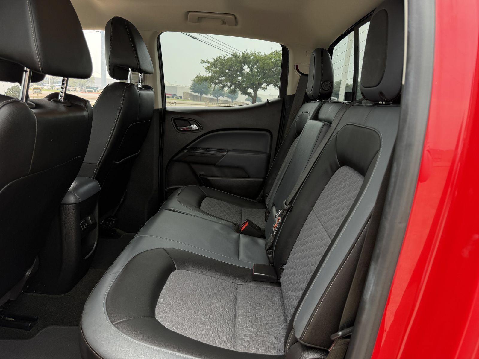 Used 2018 Chevrolet Colorado Z71 RWD image 26
