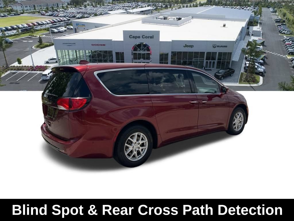 Used 2020 Chrysler Pacifica Touring w/ Advanced Safetytec Group FWD image 15