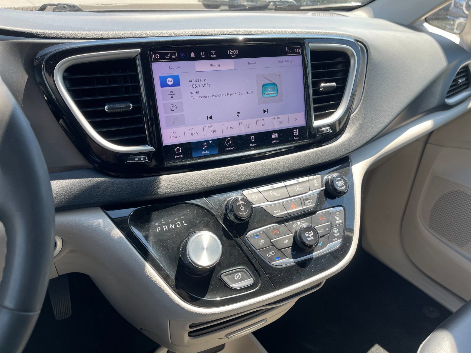 Used 2024 Chrysler Pacifica Touring-L image 21