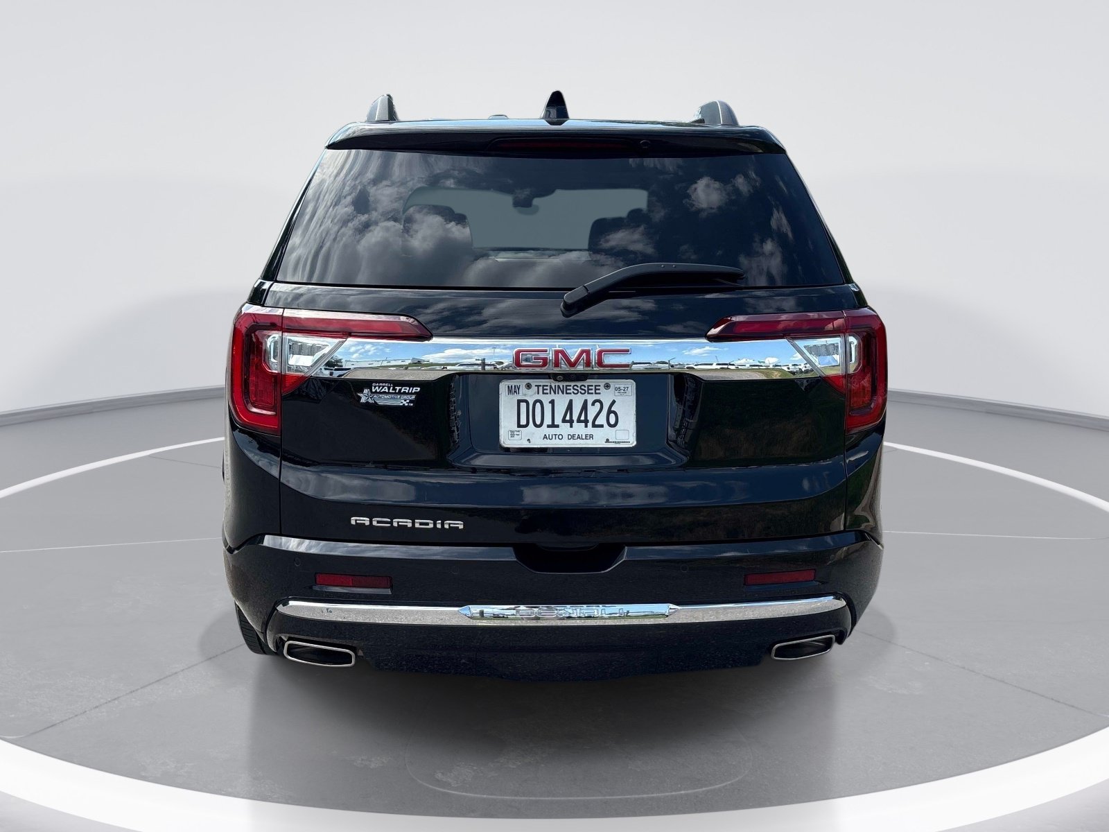 Used 2023 GMC Acadia Denali w/ Denali Technology Package FWD image 7