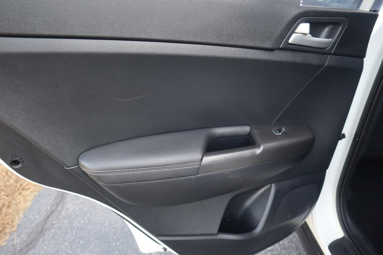 Used 2019 Kia Sportage LX image 40