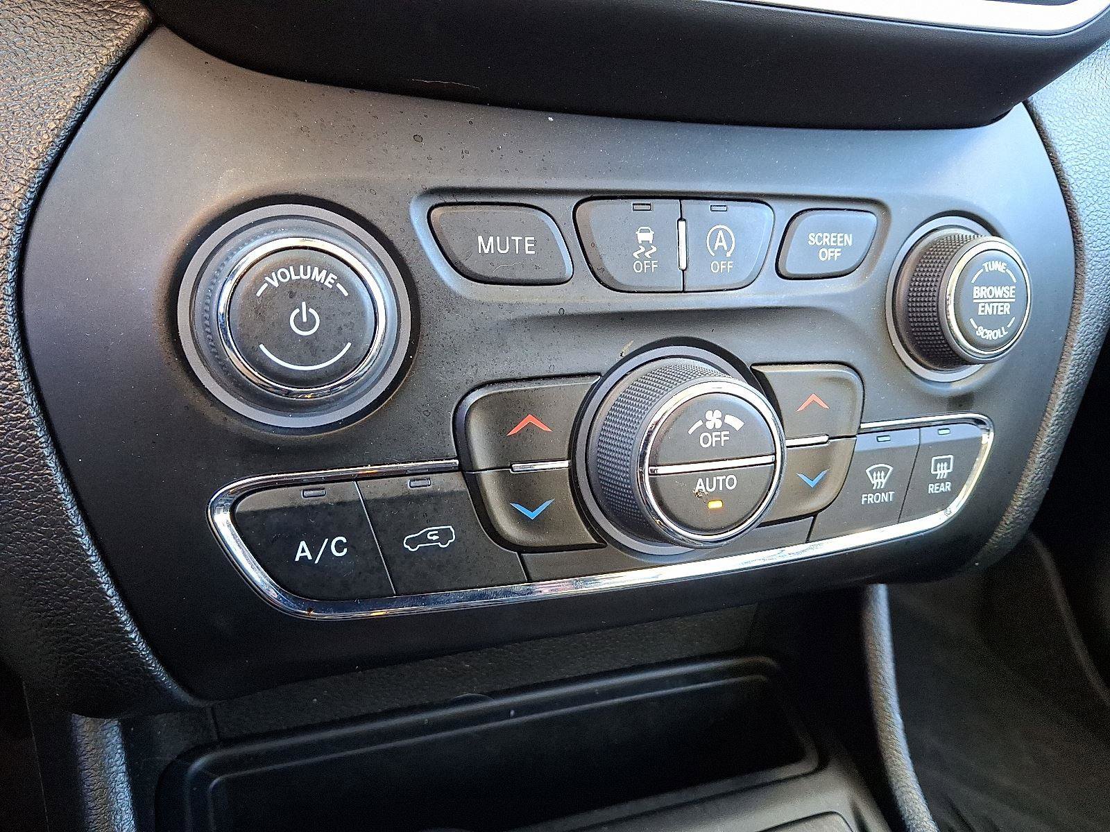 Used 2023 Jeep Cherokee Altitude Lux image 15