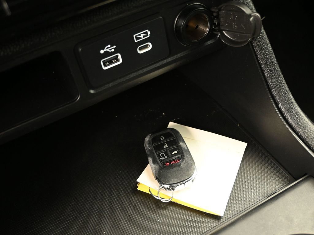 Certified 2025 Honda Pilot Sport image 17