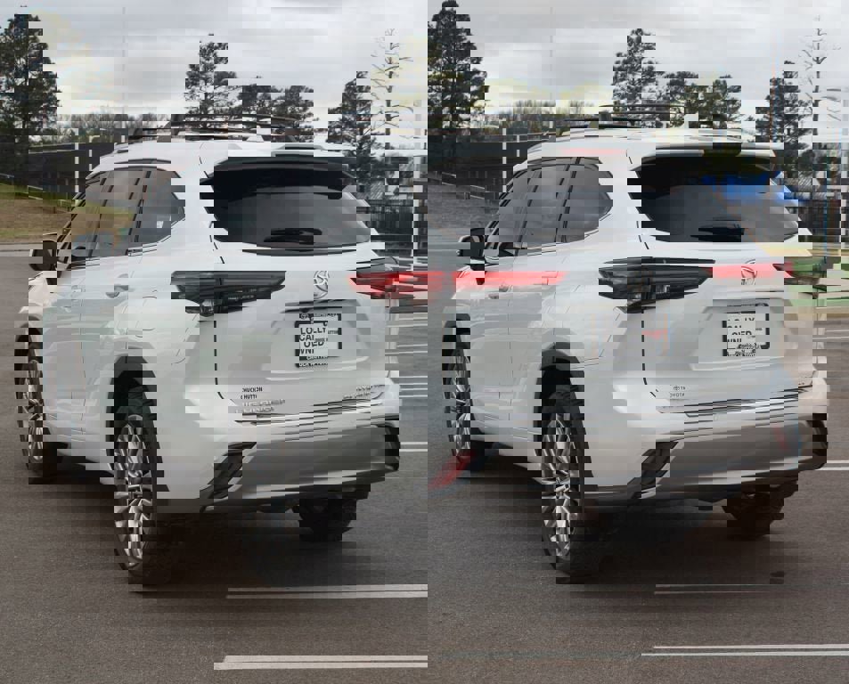Used 2022 Toyota Highlander Platinum image 18