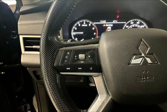 Used 2022 Mitsubishi Outlander SE image 16