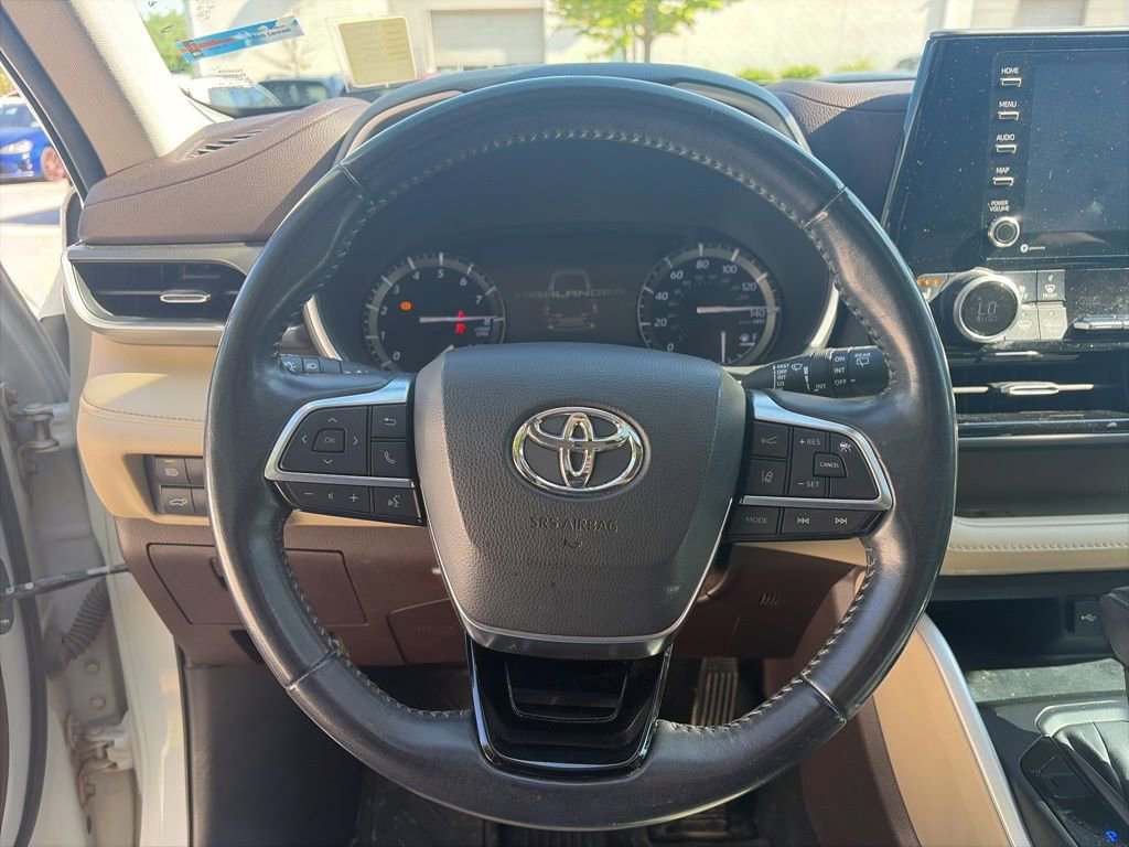 Used 2020 Toyota Highlander XLE AWD/4WD image 13