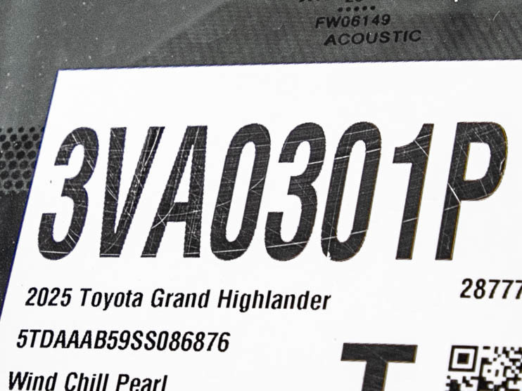 Used 2025 Toyota Grand Highlander AWD image 32