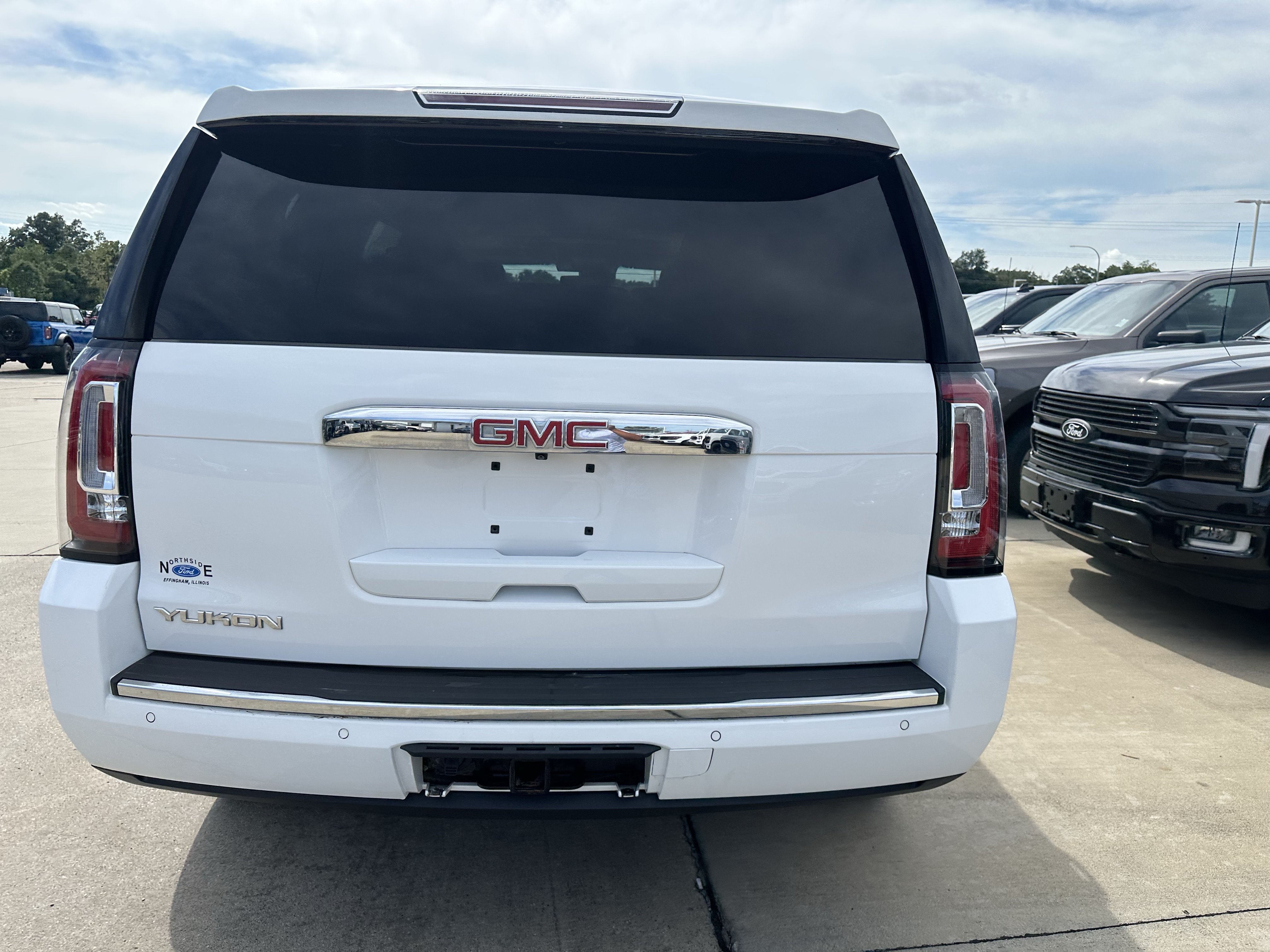 Used 2015 GMC Yukon Denali w/ Open Road Package AWD/4WD image 6